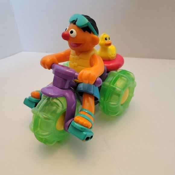 2001 Sesame Street Ernie's Splashing Fun Trike Rubber Ducky Water Toy Works - Picture 1 of 11